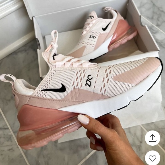Nike Shoes - LIKE NEW NIKE AIR MAX 270